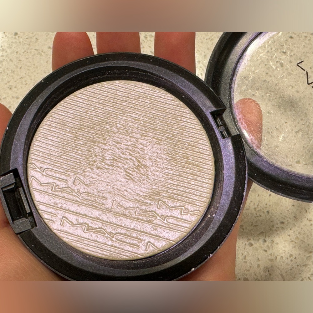 Mac Highlights Soft Frost Extra Dimension Skinfinish 0.31oz/9g
